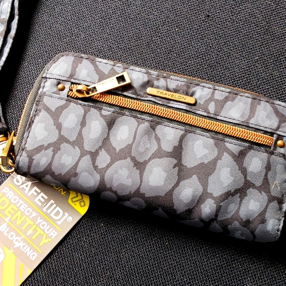NWT Travelon Wristlet  RFID Blocking Wallet ■ Gray Animal Print - Picture 1 of 7